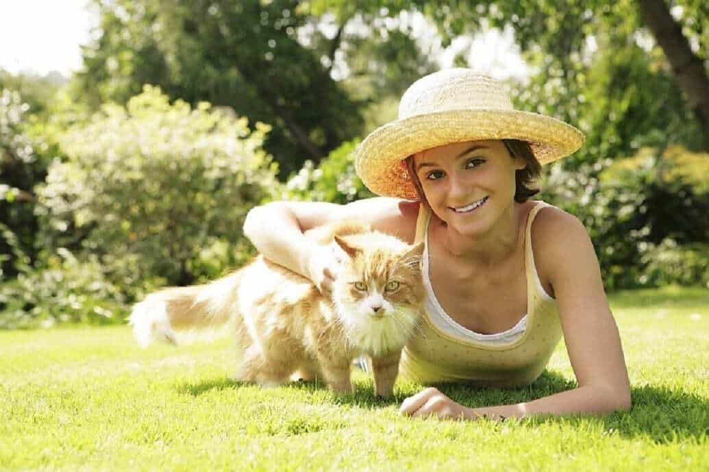 girl with cat